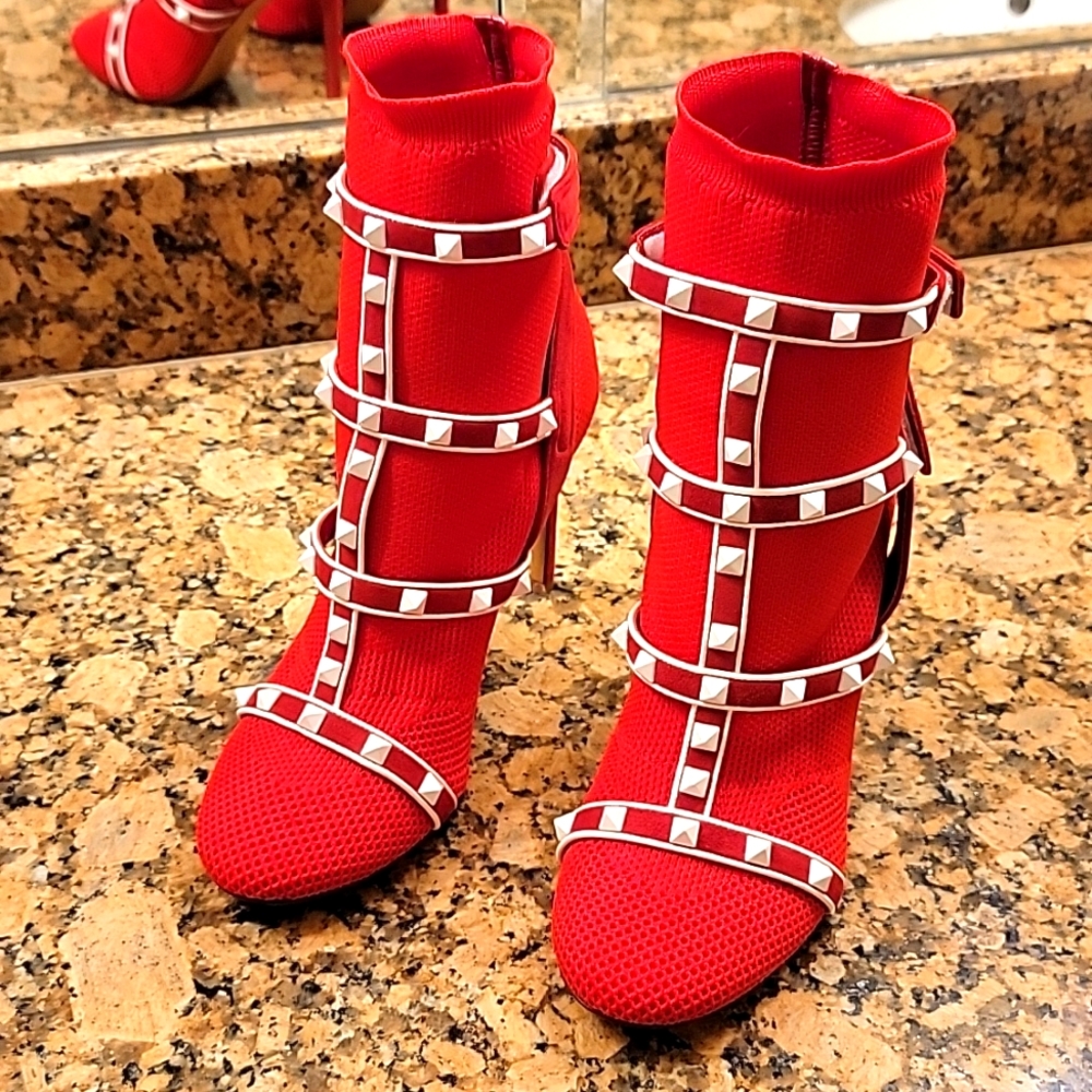Rockstud Valentino Garavani Ankle red boots. Size EU. 37.5. Also fits 7. US.
